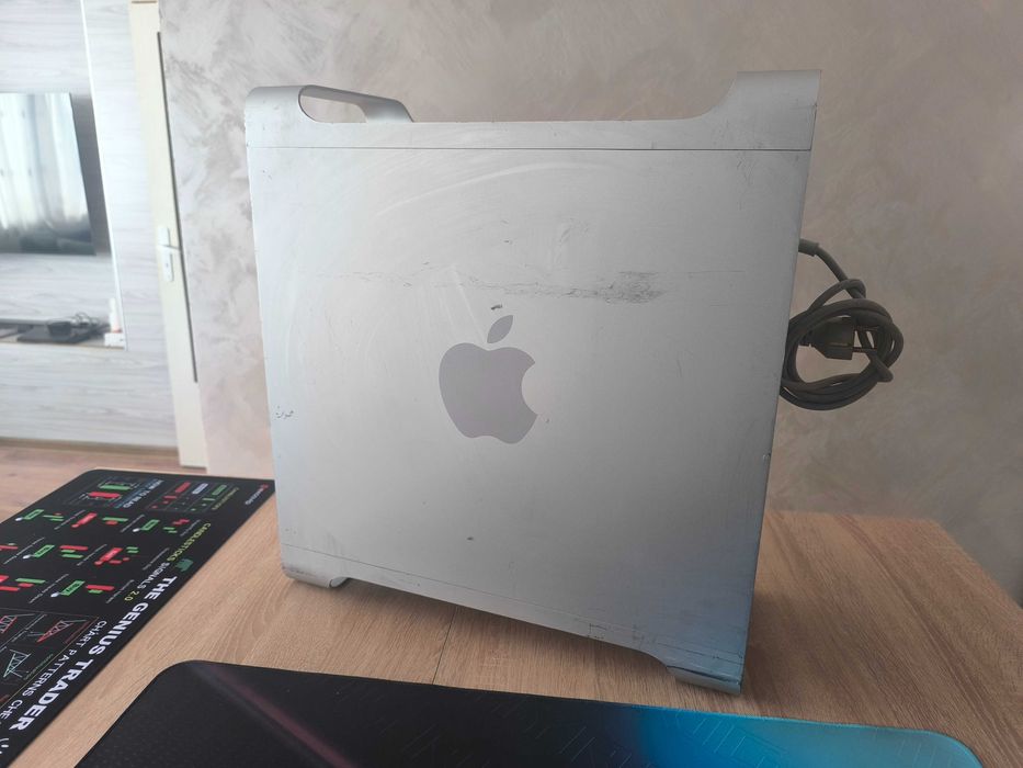 Apple Mac Pro A1186 - за части.
