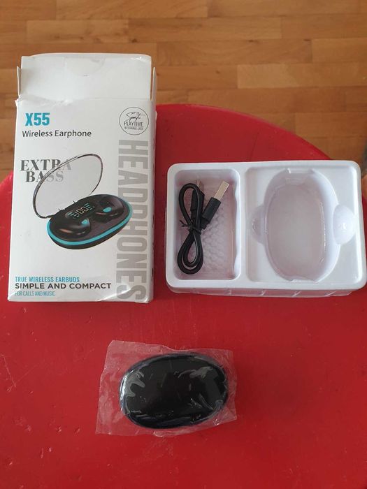 Блутут слушалки, черни с кабел за зареждане.