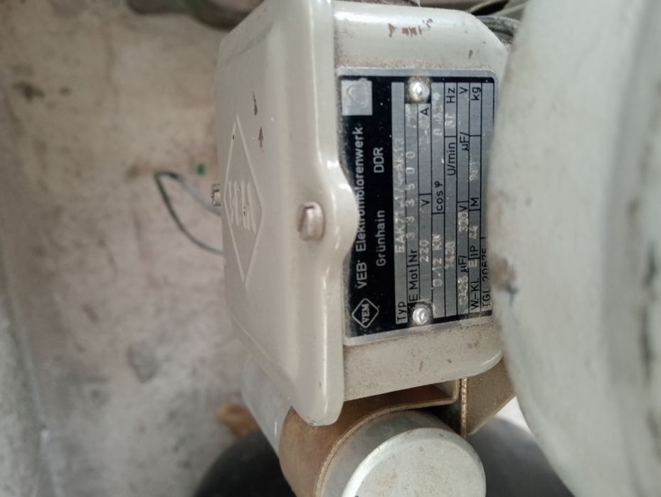 Diverse bormașini pe coloana