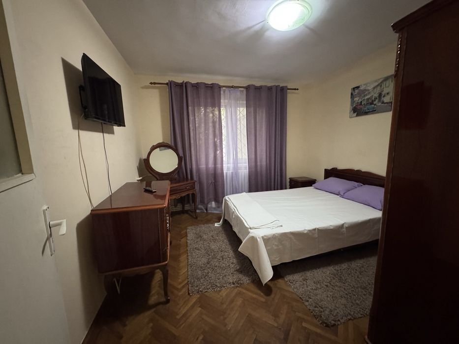 Inchiriez apartament decomandat