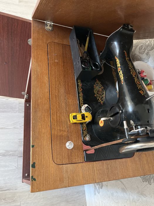 Срочно швейная машина продается