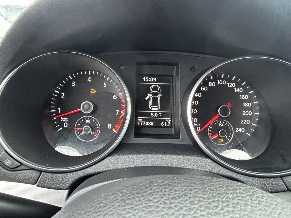 Volkswagen Golf 1.4 tsi model 2011 160cai