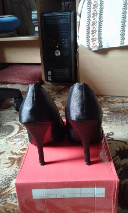 Продавам дамски обувки