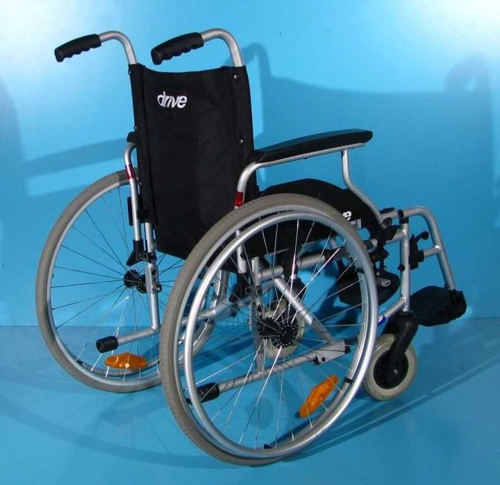 Scaun cu rotile handicap Drive - latime sezut 44 cm