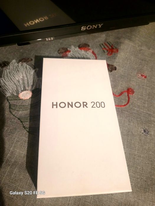 Vând telefon HONOR 200