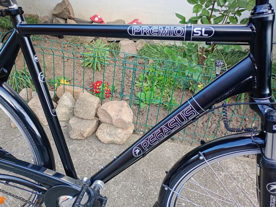 Vând bicicletă bărbati Pegasus Premio,de 61 cm,negru,cu 8 viteze butuc NEXUS !