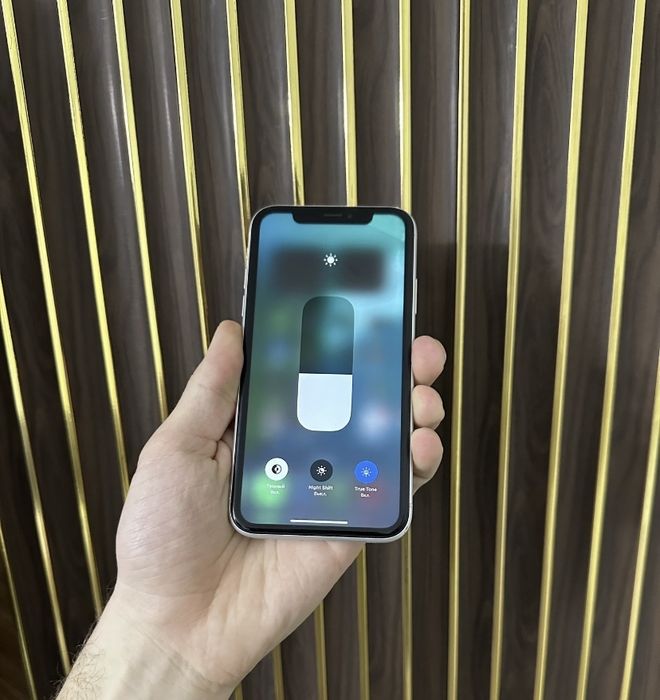 Продам Айфон ХР Белый