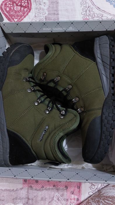 Продам мужские кроссовки