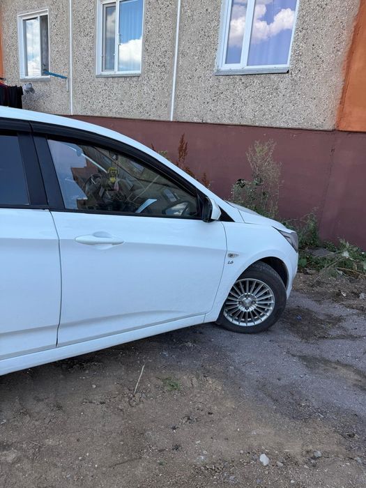 Продаётся машина Hondai salaris