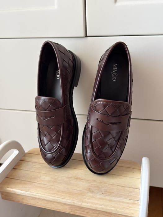 Лоуфъри в цвят бургунди по модел на Bottega Veneta