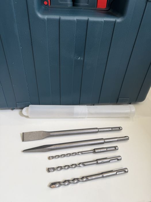 Куфар за инструменти + Бургии 6/8/10 , Шило и Секач