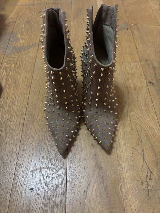 Елегантни боти на ток