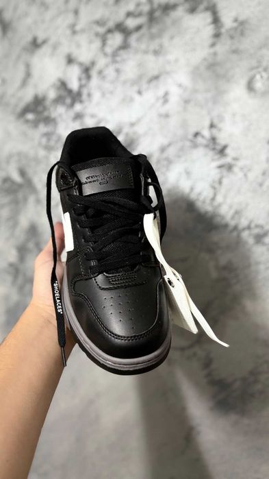 Adidasi Of white out off office