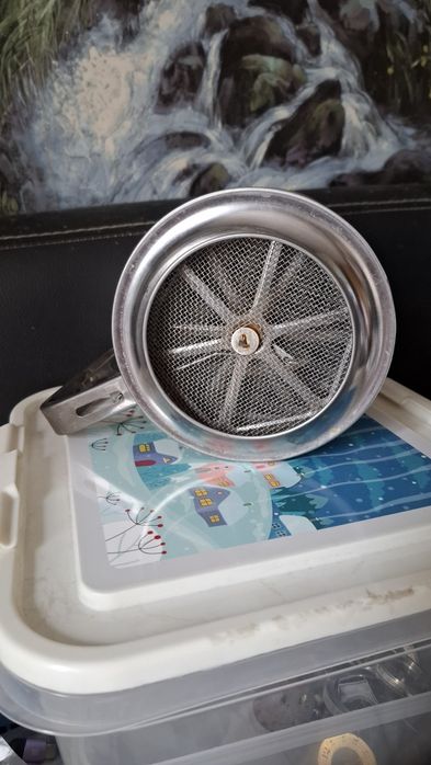 Продам кружку-сито для муки б/у