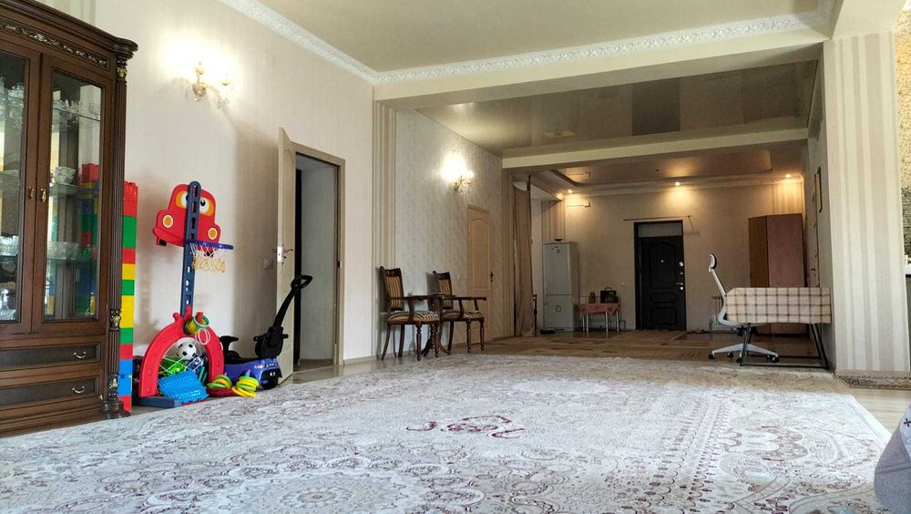 Продам дом 600 кв.м. пос. Райымбек