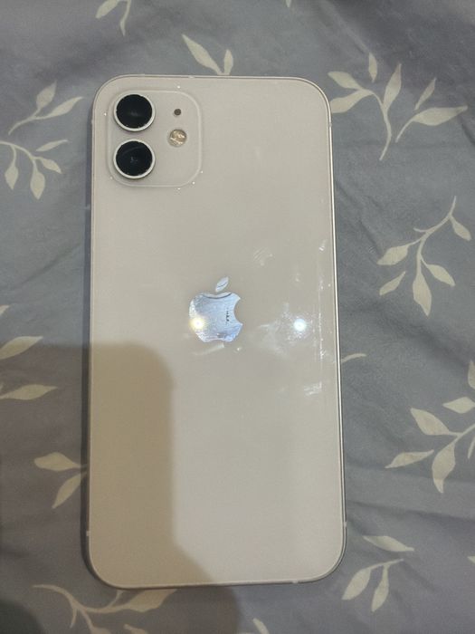 Айфон 12 128 гб, аккумулятор 72