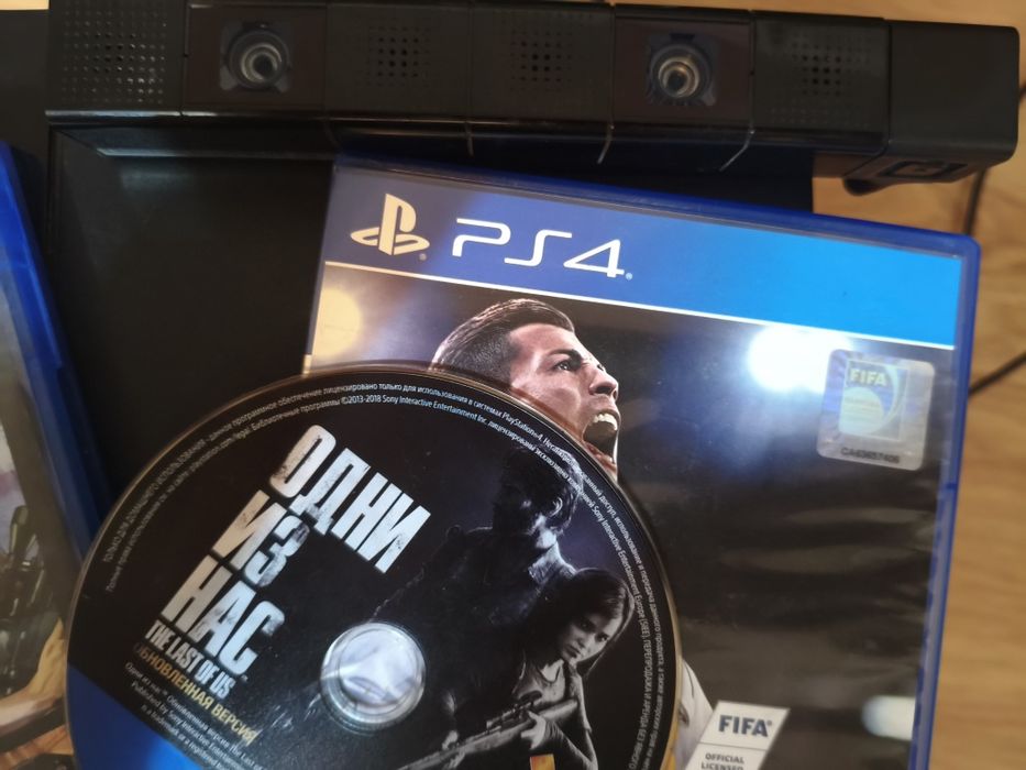 Playstation 4  с дисками и камерой