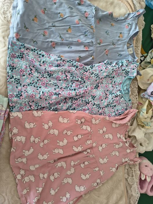 Rochițe,tricouri și colanți mărimea 98