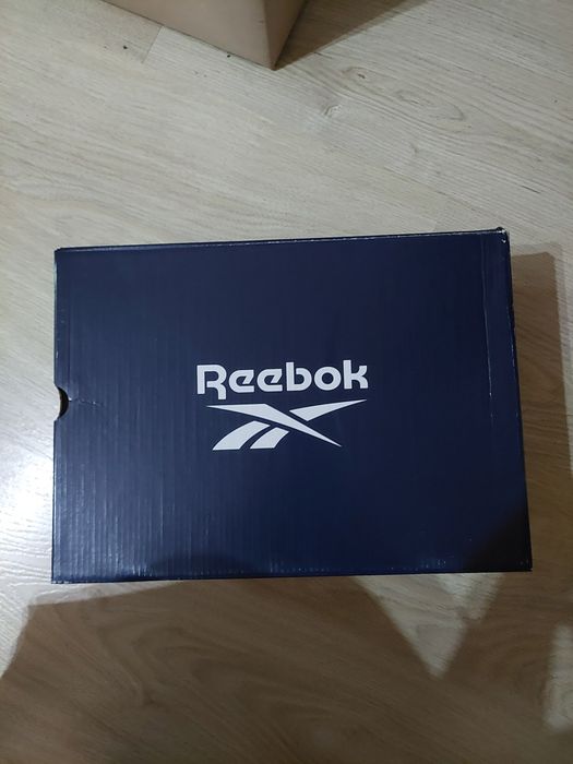 Обувки Reebok чисто нови
