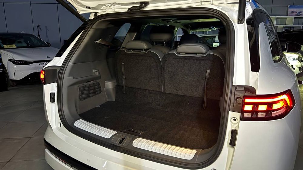 DONG FENG eπ008 Max