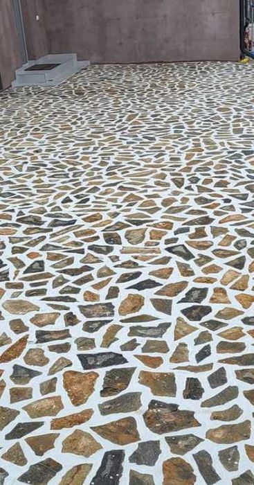 Placări cu Piatră Naturală de Calitate – Echipa Noastră Montează