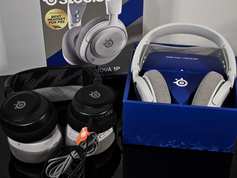 SteelSeries Arctis Nova 1P | PS5/PC геймърски слушалки | Бял/черен | 3.5mm