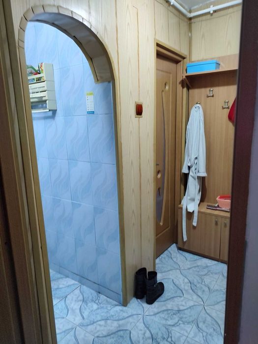 Închiriez apartament cu 2 camere