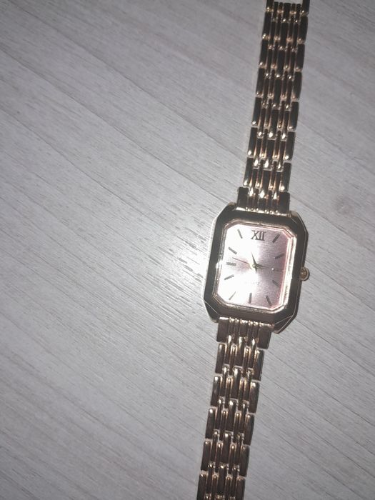 Женские кварцевые часы