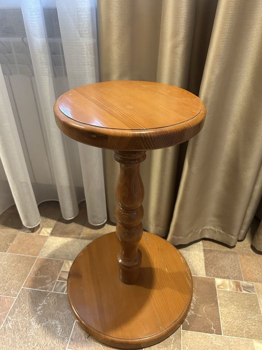 Деревянная подставка для цветов