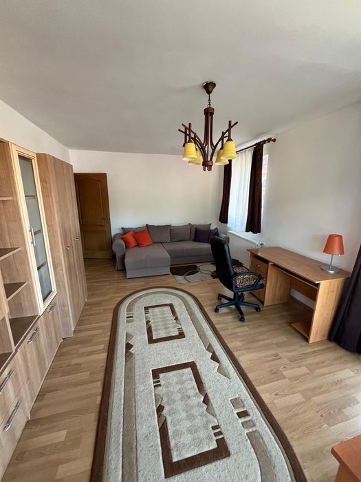 Persoana fizica dau în chirie apartament foresti 2 camere ( inchise) plus bucătărie. Disponibil de la 1 Mai