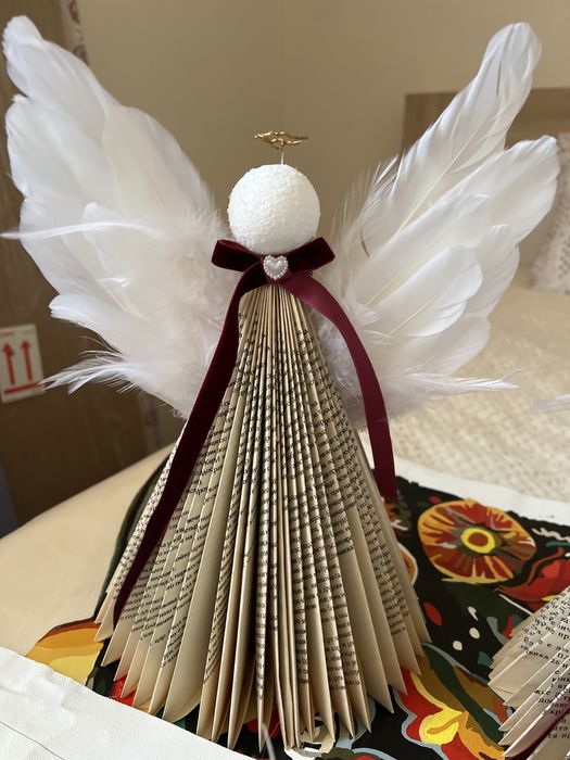 Ръчно направен ангел за украса на дома или офиса