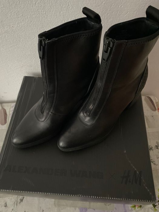 Боти ,чисто нови