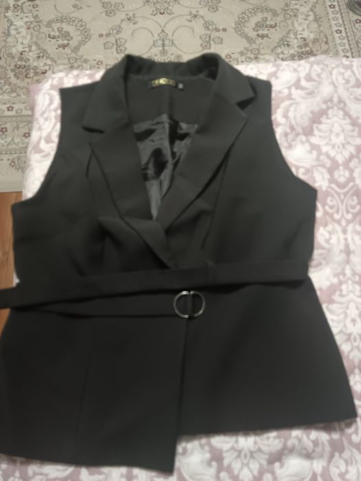Продам женские костюмы