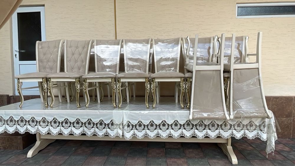 Стол со стульями