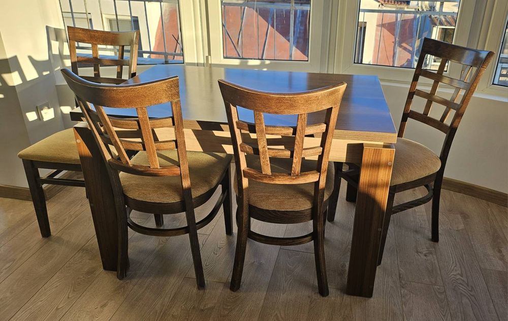 Маса с четири стола