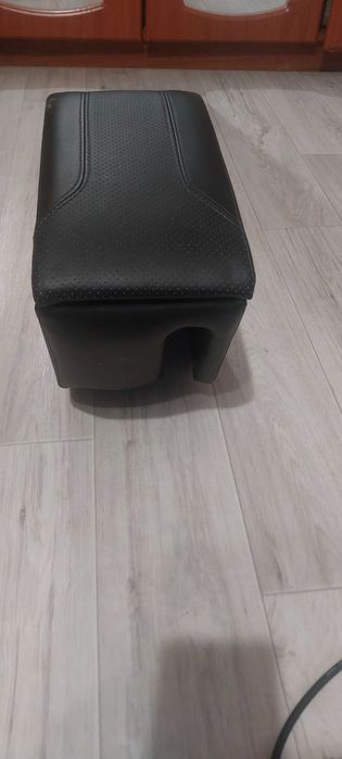 подлокотник в авто