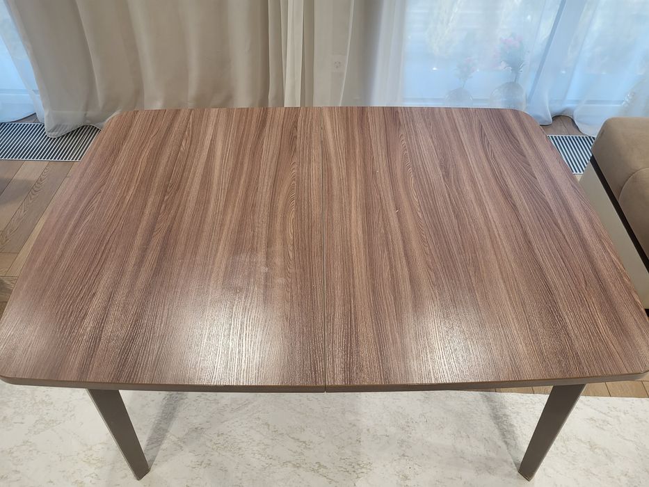 Стол гостиной и кухни