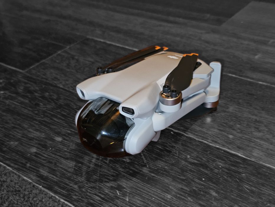 Drona DJI Mini 3 + RC ecran, ca nou, 1 lună vechime