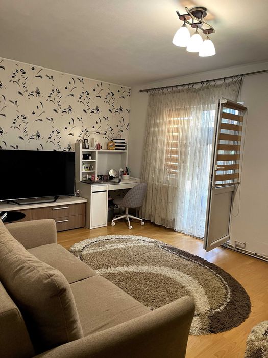 Apartament cu 3 camere, 80 mp, Targoviste, zona Micro 12