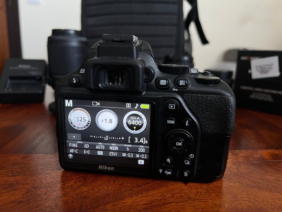 Vând Nikon D3500 Kit Complet ( 4 obiective)