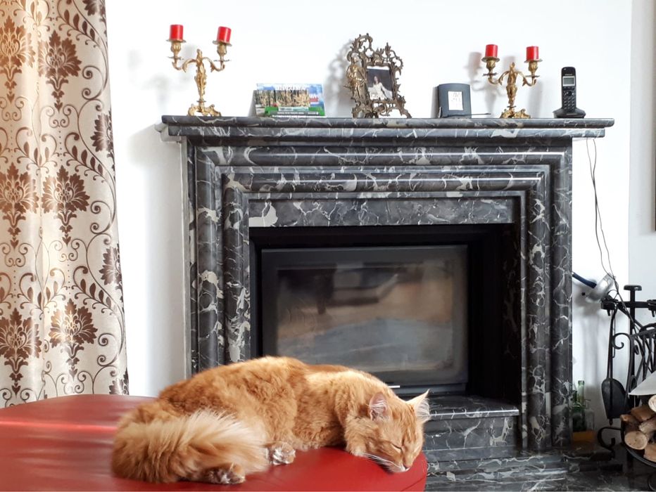 Semineu clasic din  piatra naturala