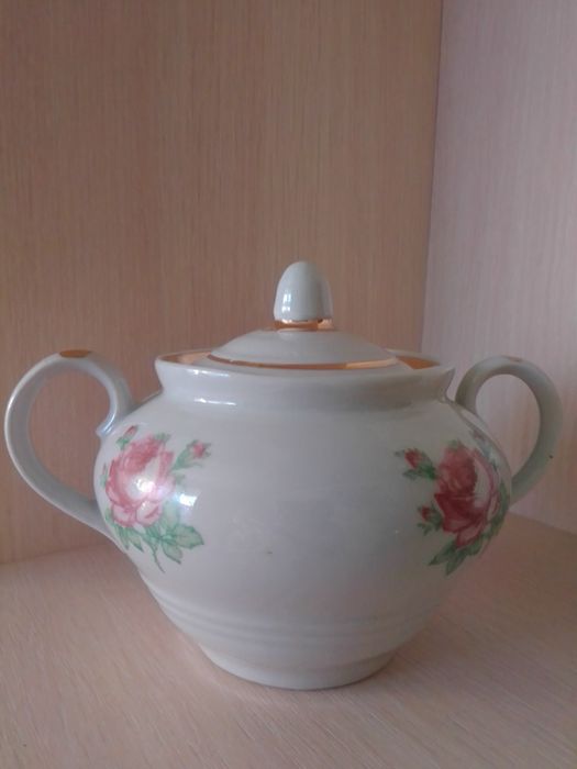 Продам      посуду