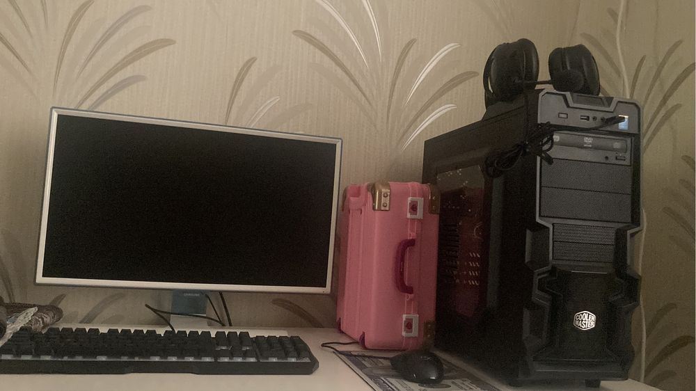 Компьютер, монитор, наушник, клавиатура, мышка!!!