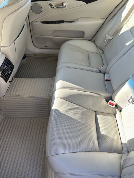 Vand Lexus LS600hL