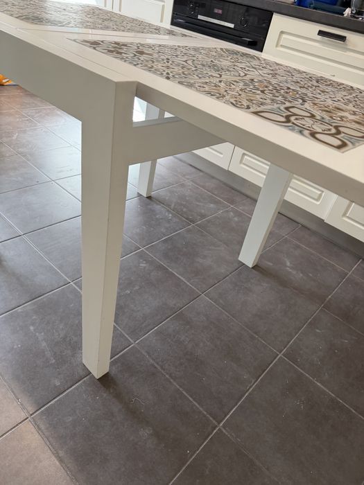 Masa extensibila si 4 scaune lemn masiv Mobexpert