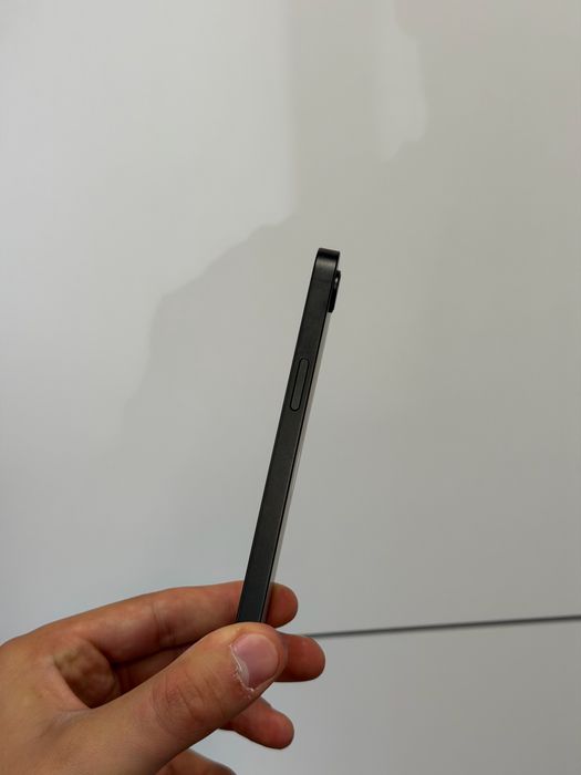 iPhone 16e - 60 цикъла