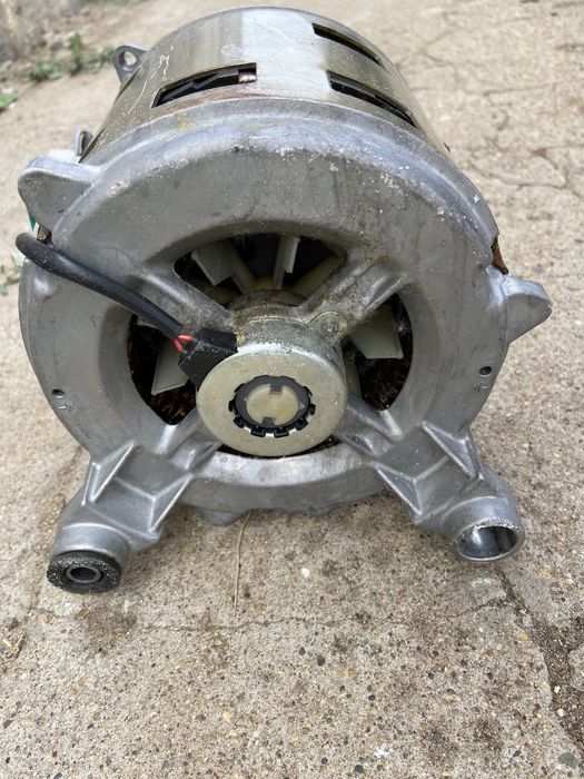 Продам итальянский двигатель