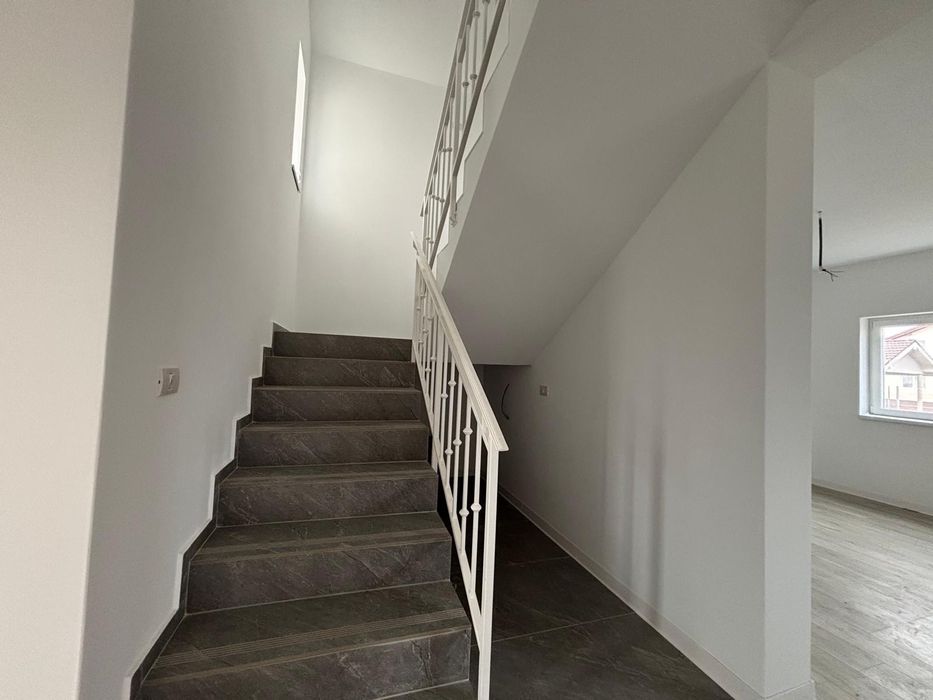 Vand casa individuala