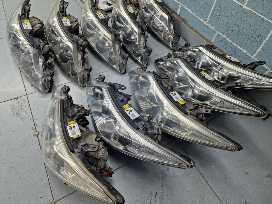 Фара б/у ACR55 Estima