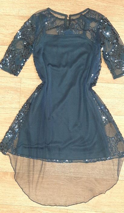 Нарядное платье на девочку с пайетками